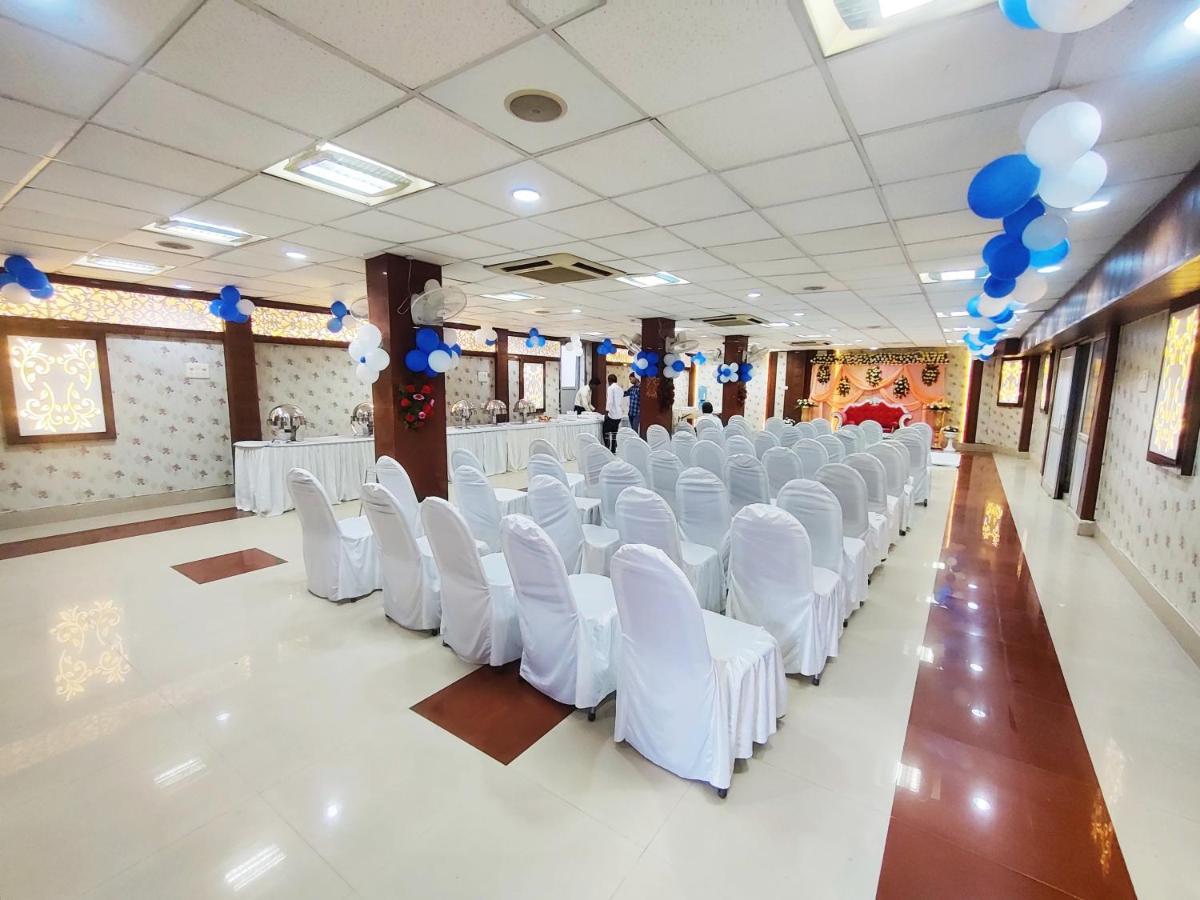 Hotel Aman Palace Prayagraj Ngoại thất bức ảnh