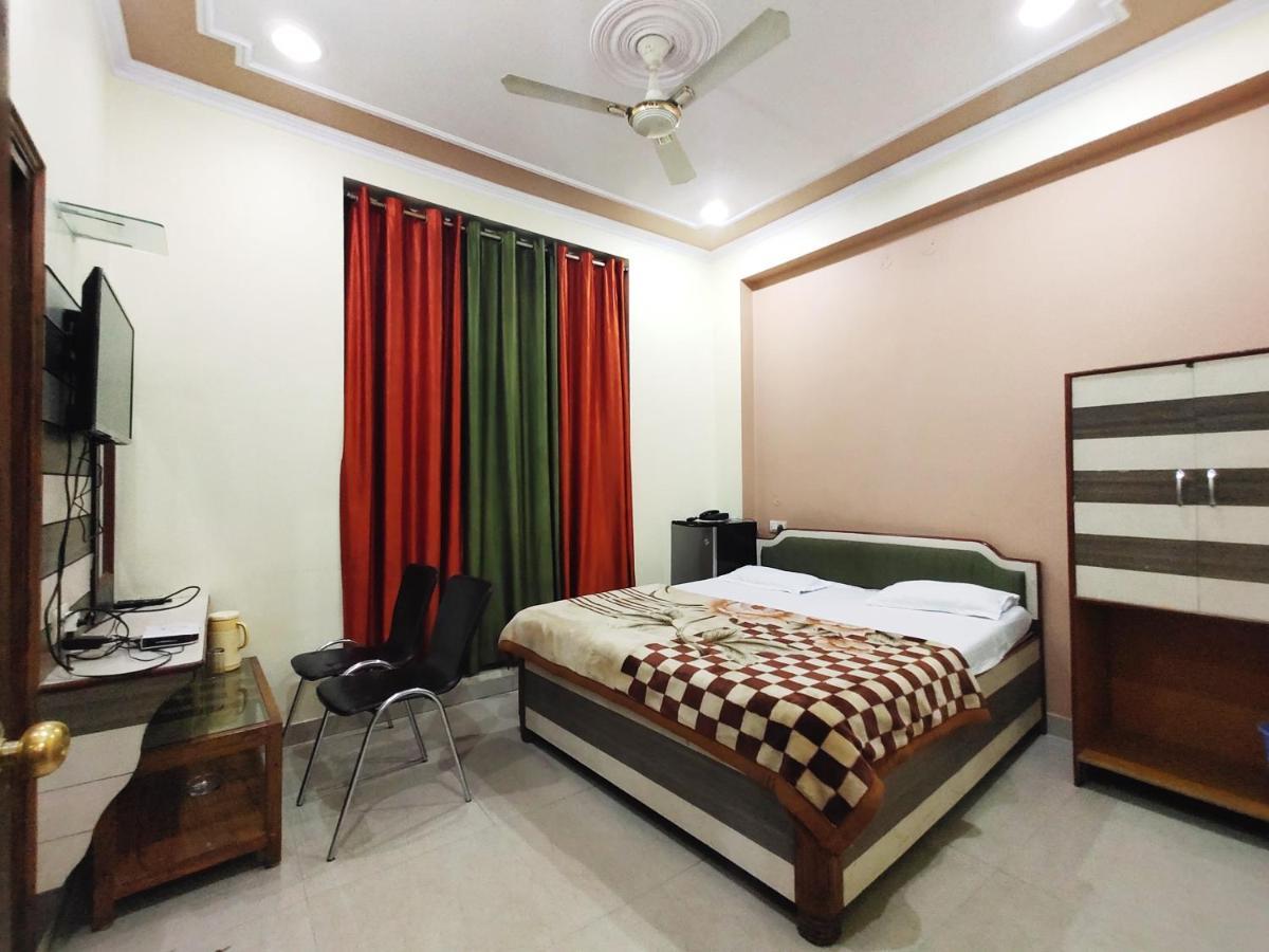 Hotel Aman Palace Prayagraj Ngoại thất bức ảnh
